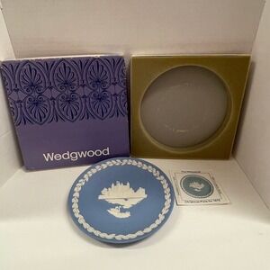 Wedgwood Jasperware 1973 Christmas Plate Tower of London Blue White with Box